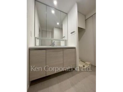 Powder Room ※Photo of the same layout on 33 floor. Decoration and fixture may differ.