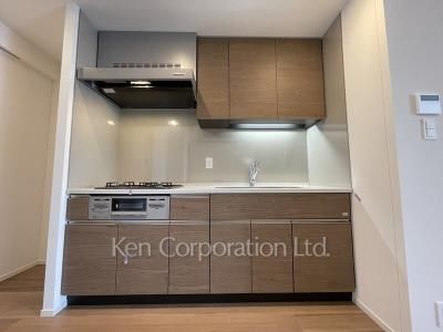 Kitchen ※Photo of the same layout on 33 floor. Decoration and fixture may differ.