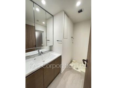 Powder Room ※Photo of the same layout on 33 floor. Decoration and fixture may differ.