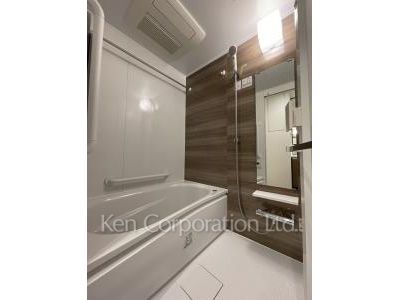Bath ※Photo of the same layout on 33 floor. Decoration and fixture may differ.