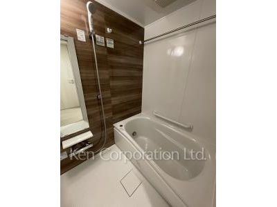 Bath ※Photo of the same layout on 9 floor. Decoration and fixture may differ.