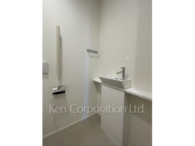 Lavatory ※Photo of the same layout on 9 floor. Decoration and fixture may differ.