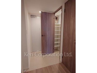 Entrance ※Photo of the same layout on 11 floor. Decoration and fixture may differ.