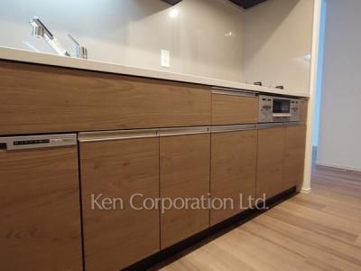 Kitchen ※Photo of the same layout on 11 floor. Decoration and fixture may differ.