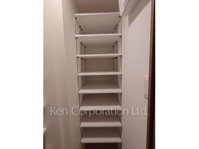 Closet ※Photo of the same layout on 11 floor. Decoration and fixture may differ.
