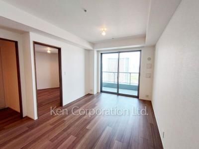 Living-Dining ※Photo of the same layout on 45 floor. Decoration and fixture may differ.