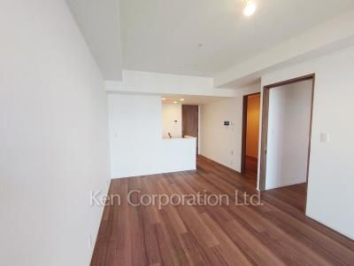 Living-Dining ※Photo of the same layout on 45 floor. Decoration and fixture may differ.
