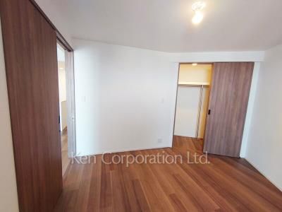 Master Bedroom ※Photo of the same layout on 45 floor. Decoration and fixture may differ.