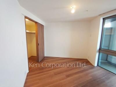 Master Bedroom ※Photo of the same layout on 45 floor. Decoration and fixture may differ.