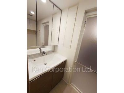 Powder Room ※Photo of the same layout on 45 floor. Decoration and fixture may differ.