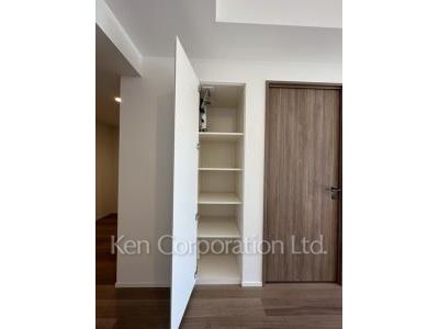 Closet ※Photo of the same layout on 4 floor. Decoration and fixture may differ.