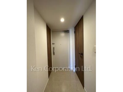 Entrance ※Photo of the same layout on 4 floor. Decoration and fixture may differ.