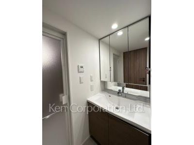 Powder Room ※Photo of the same layout on 4 floor. Decoration and fixture may differ.