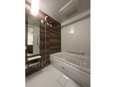 Bath ※Photo of the same layout on 4 floor. Decoration and fixture may differ.