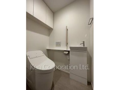 Lavatory ※Photo of the same layout on 4 floor. Decoration and fixture may differ.