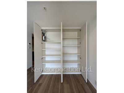Closet ※Photo of the same layout on 4 floor. Decoration and fixture may differ.