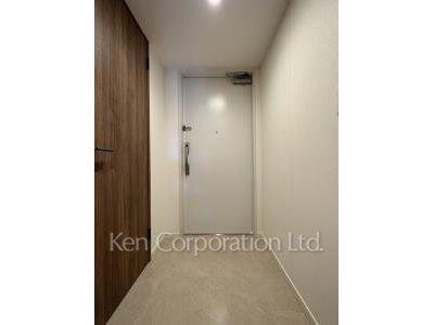 Entrance ※Photo of the same layout on 4 floor. Decoration and fixture may differ.