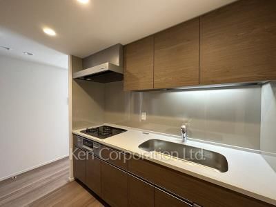 Kitchen ※Photo of the same layout on 4 floor. Decoration and fixture may differ.