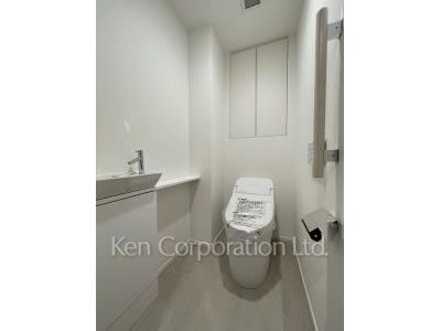 Lavatory ※Photo of the same layout on 12 floor. Decoration and fixture may differ.