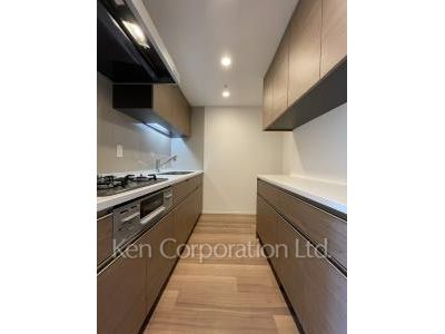 Kitchen ※Photo of the same layout on 12 floor. Decoration and fixture may differ.