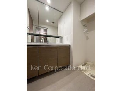 Powder Room ※Photo of the same layout on 12 floor. Decoration and fixture may differ.