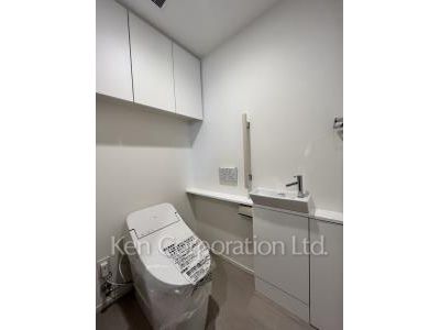 Lavatory ※Photo of the same layout on 4 floor. Decoration and fixture may differ.