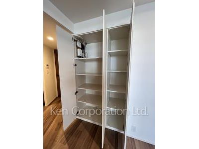 Closet ※Photo of the same layout on 4 floor. Decoration and fixture may differ.