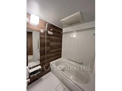 Bath ※Photo of the same layout on 4 floor. Decoration and fixture may differ.