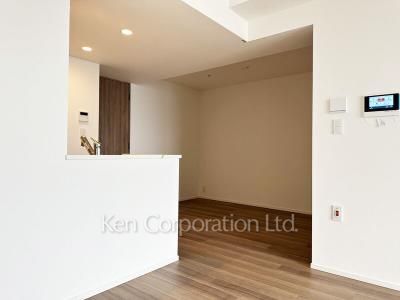 Living-Dining ※Photo of the same layout on 48 floor. Decoration and fixture may differ.