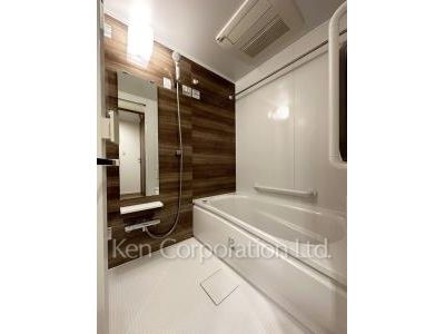 Bath ※Photo of the same layout on 48 floor. Decoration and fixture may differ.