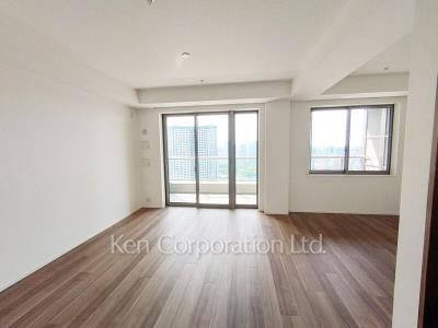 Living-Dining ※Photo of the same layout on 44 floor. Decoration and fixture may differ.