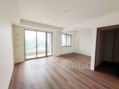 Living-Dining ※Photo of the same layout on 44 floor. Decoration and fixture may differ.