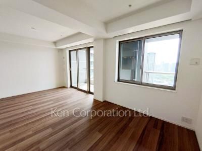 Living-Dining ※Photo of the same layout on 44 floor. Decoration and fixture may differ.
