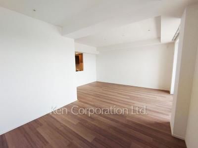 Living-Dining ※Photo of the same layout on 44 floor. Decoration and fixture may differ.