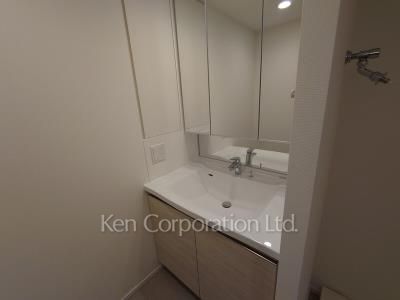 Powder Room ※Photo of the same layout on 3 floor. Decoration and fixture may differ.