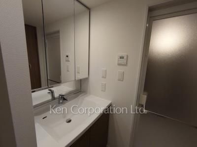 Powder Room ※Photo of the same layout on 3 floor. Decoration and fixture may differ.