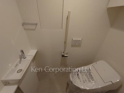 Lavatory ※Photo of the same layout on 3 floor. Decoration and fixture may differ.