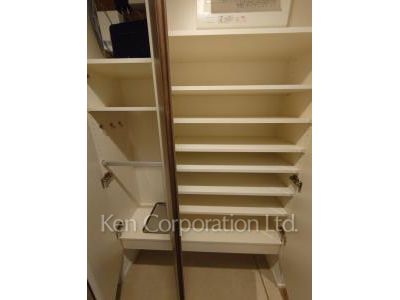 Closet ※Photo of the same layout on 45 floor. Decoration and fixture may differ.
