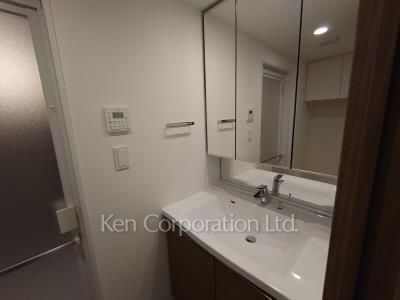 Powder Room ※Photo of the same layout on 45 floor. Decoration and fixture may differ.