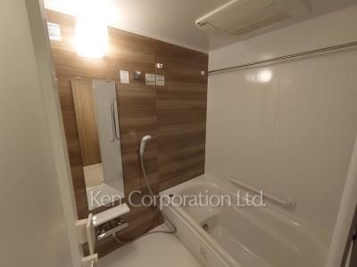 Bath ※Photo of the same layout on 45 floor. Decoration and fixture may differ.