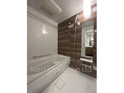 Bath ※Photo of the same layout on 4 floor. Decoration and fixture may differ.