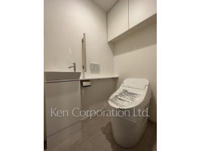 Lavatory ※Photo of the same layout on 4 floor. Decoration and fixture may differ.