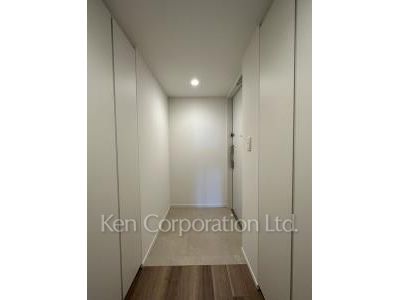 Entrance ※Photo of the same layout on 4 floor. Decoration and fixture may differ.