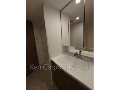 Powder Room ※Photo of the same layout on 3 floor. Decoration and fixture may differ.