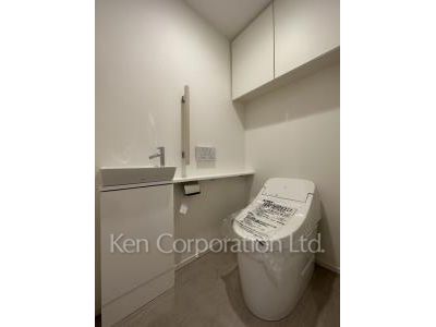 Lavatory ※Photo of the same layout on 4 floor. Decoration and fixture may differ.