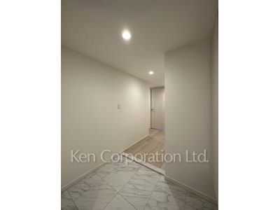Entrance ※Photo of the same layout on 4 floor. Decoration and fixture may differ.