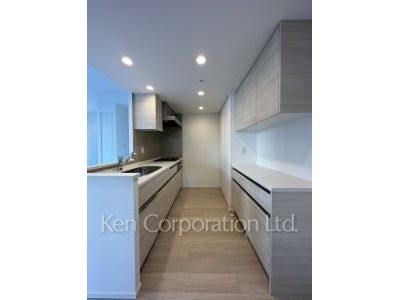 Kitchen ※Photo of the same layout on 4 floor. Decoration and fixture may differ.
