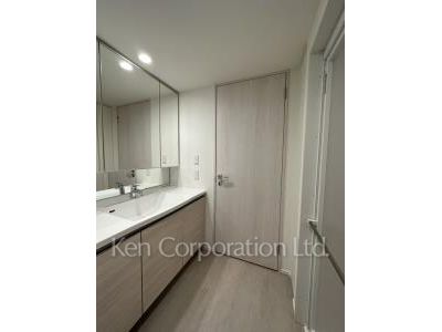 Powder Room ※Photo of the same layout on 4 floor. Decoration and fixture may differ.