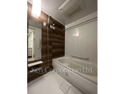 Bath ※Photo of the same layout on 4 floor. Decoration and fixture may differ.
