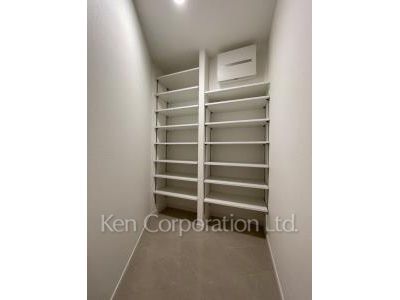Closet ※Photo of the same layout on 44 floor. Decoration and fixture may differ.